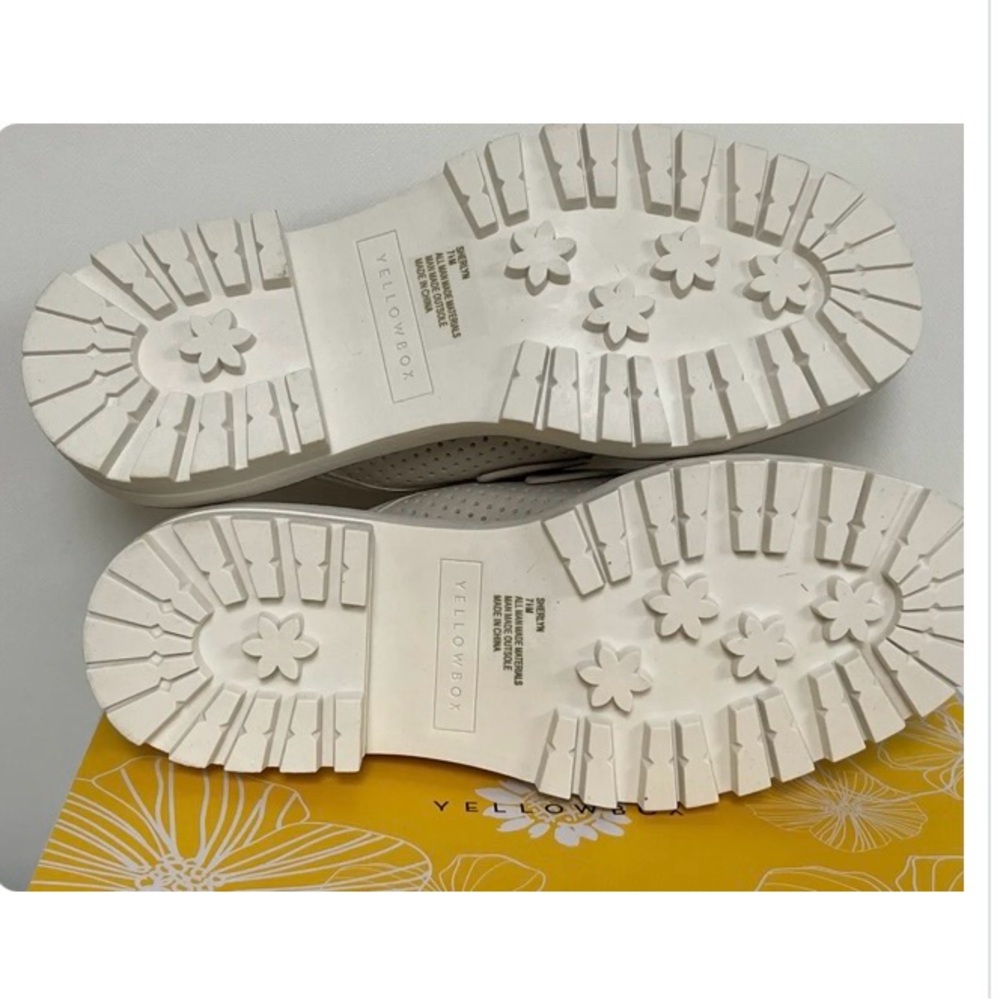 Yellow Box Women's Cream Perforated Sneakers Size 7.5 New in Box - Picture 3 of 4